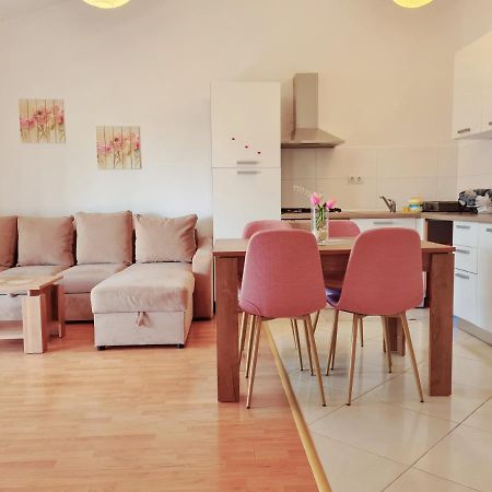 Apartment Nora Near The Beach PUY 외부 사진